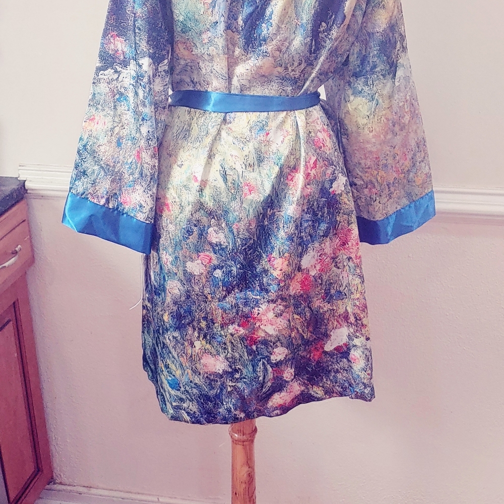 Parasol Satin Robe - Picture 5 of 6